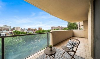 1101 S ARLINGTON RIDGE Rd 212, Arlington, VA 22202