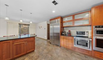 10 Morley Ct, Albertson, NY 11507