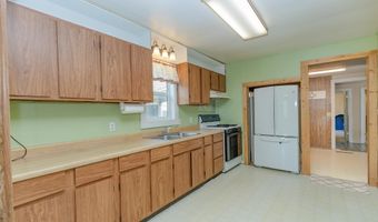 83 Rohr St, Arnolds Park, IA 51331