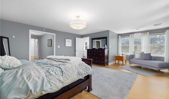 5 Maloney Ln, Middletown, RI 02842