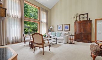 1250 Woodsview Dr, Akron, OH 44313