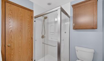 909 Idaho Ave, Ames, IA 50014