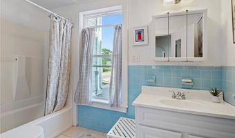 7 Carroll Ave 2, Newport, RI 02840