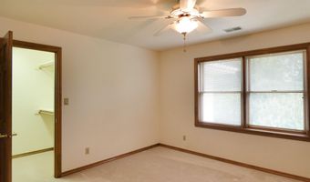 125 E WAYFARER Ln, Appleton, WI 54913