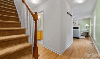 1 Pickwick Rd, Asheville, NC 28803