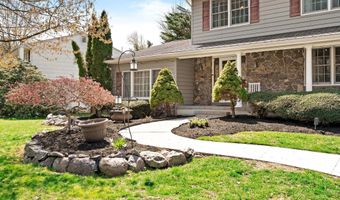 4 Twain Dr, Allentown, NJ 08501