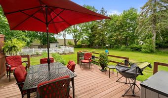 8 Maple Ave, Clinton, CT 06413