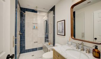 9110 WILLOW GATE Ln, Bethesda, MD 20817