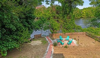 38 Newbury St, Auburn, ME 04210