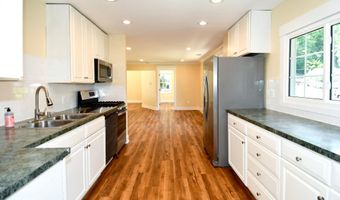 5523 HALWIS St, Alexandria, VA 22303