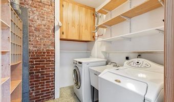 55 Hunter Ave, Newport, RI 02840