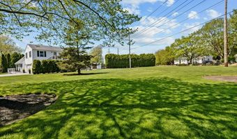56 Pasture Farm Dr, Middletown, RI 02842