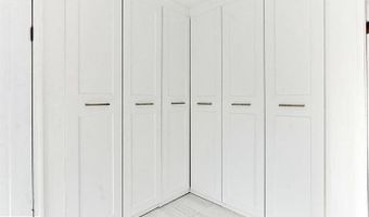 2501 CREST St, Alexandria, VA 22302
