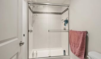 37 N Mountain Ave, Ashland, OR 97520