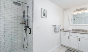 10 Greenbriar Ln, Amherst, NH 03031