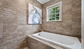 43 Darling Parke Dr, Bangor, ME 04401