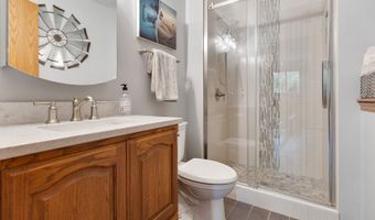 914 Scott St, Algonquin, IL 60102