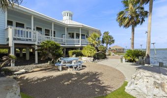 140 BAY HARBOR Dr, Aransas Pass, TX 78336