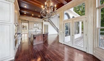 675 FALLS LAKE Dr, Alpharetta, GA 30022
