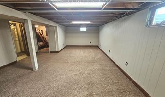 1403 S Lloyd St, Aberdeen, SD 57401