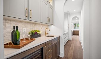 2133 N OAKLAND St, Arlington, VA 22207