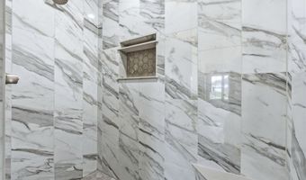 2213 Golfview Dr, Auburn, IN 46706