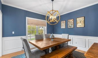 76 Woods Ln, Cranston, RI 02921