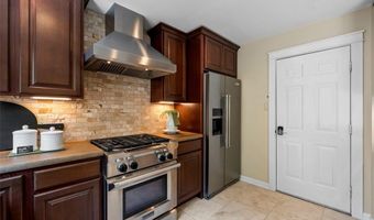 2561 Hidden Meadow Ln, Ballwin, MO 63021