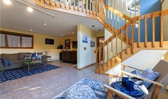 8 Robin Dr, North Kingstown, RI 02852