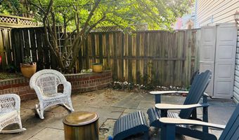 915 C St SE, Washington, DC 20003