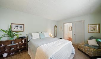 29 Park Ave, Belford, NJ 07718