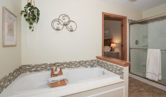 8 Hithergreen Ct, Algonquin, IL 60102
