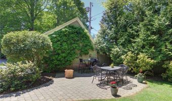 51 Ayrault St, Newport, RI 02840