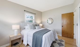 5919 Memphis St, Bel Aire, KS 67220