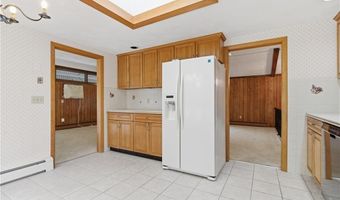 6 Bruce Dr, North Smithfield, RI 02896