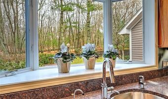 60 Pheasant Dr, East Greenwich, RI 02818