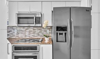 3370 Hidden Bay Dr 1002, Aventura, FL 33180