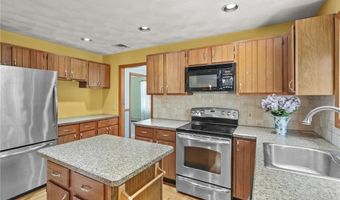 13 Sunnyside Dr, Cumberland, RI 02864