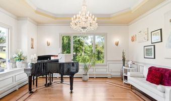 3 Buckingham Rd, Bayonne, NJ 07035