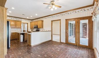506 Fieldcrest Dr, Chickasha, OK 73018