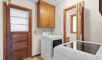 1823 Gramsie Rd, Arden Hills, MN 55112