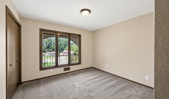 108 Hidden Meadow Rd, Apple Valley, MN 55124