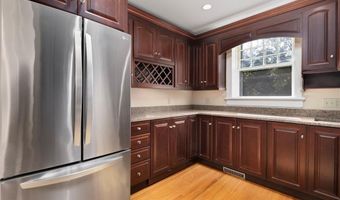 107 Old Beach Rd 2, Newport, RI 02840