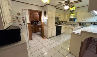 102 E Crockett St, De Kalb, TX 75559
