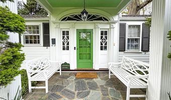 18 Ledge Rd, Newport, RI 02840