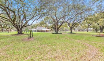 8916 Eastwood Dr, Abbeville, LA 70510