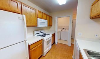2767 S Knightsbridge Cir, Ann Arbor, MI 48105