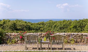 7 Clay Pit Ln, Aquinnah, MA 02535