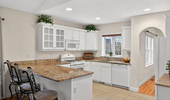 5 Blue Meadow Ct 5, Bourne, MA 02532