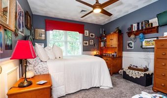 9 Wilshire Ln, Cranston, RI 02921